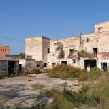 ...l�altro pi� �recente�